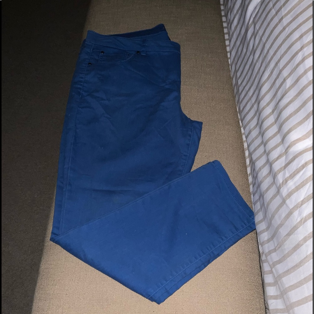 Woman’s Apt 9 skinny leg jean